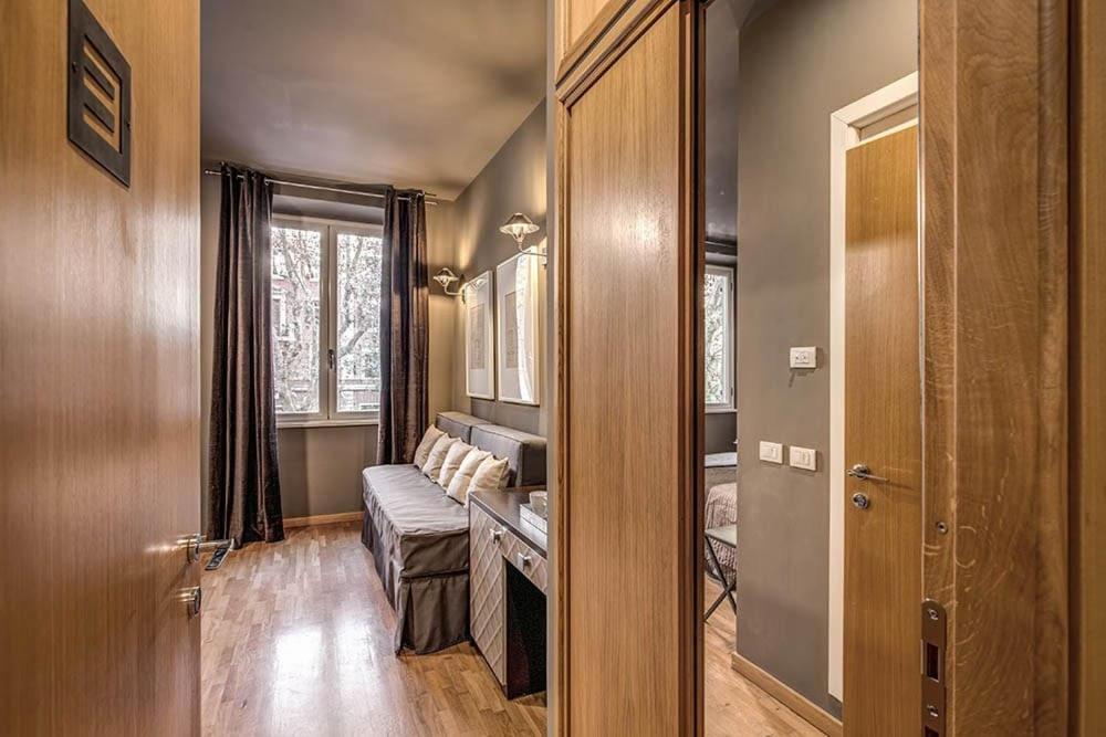 Interno5 * Roma